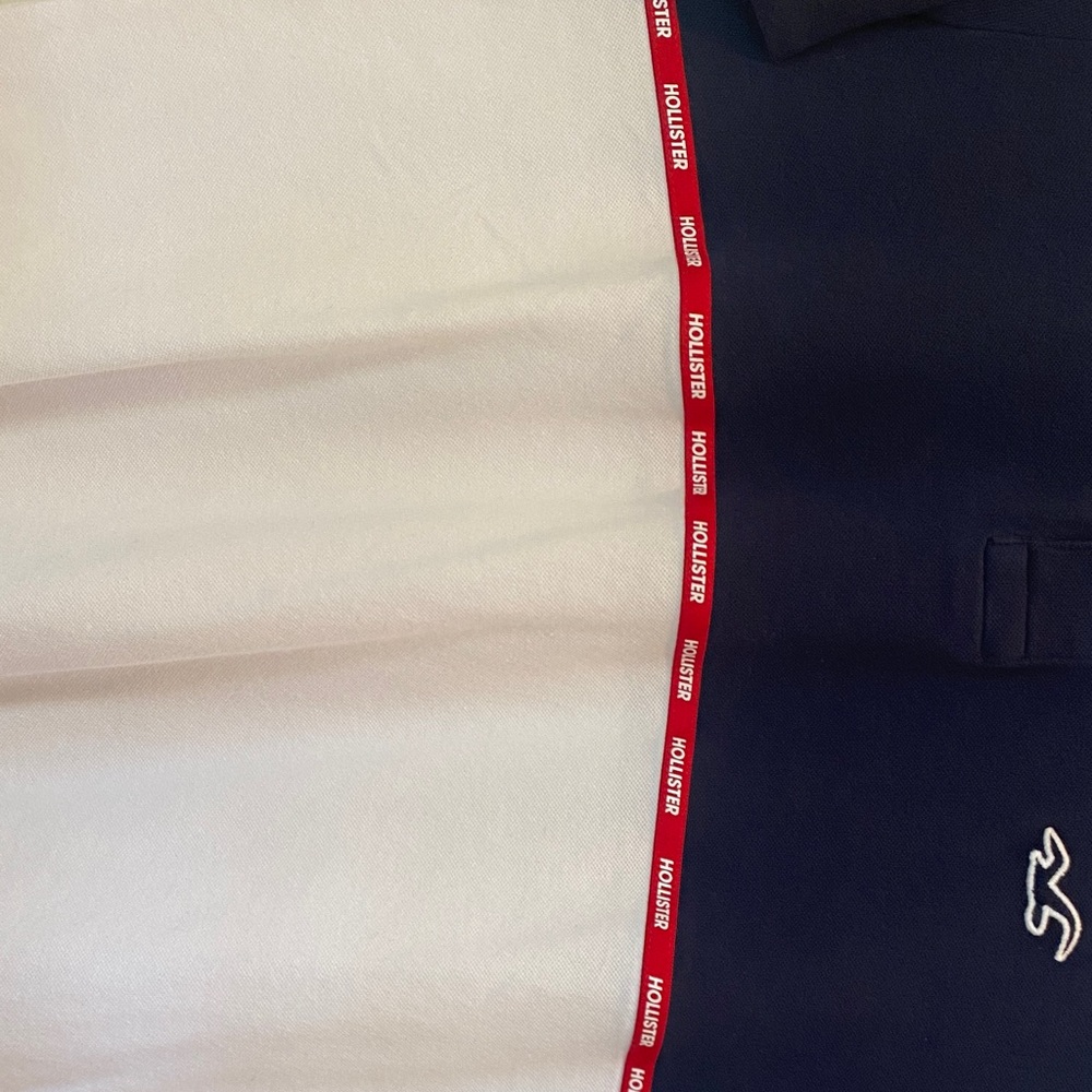 Hollister Men's Navy, White & Red Trim Block Polo - Men’s Medium - Picture 4 of 6